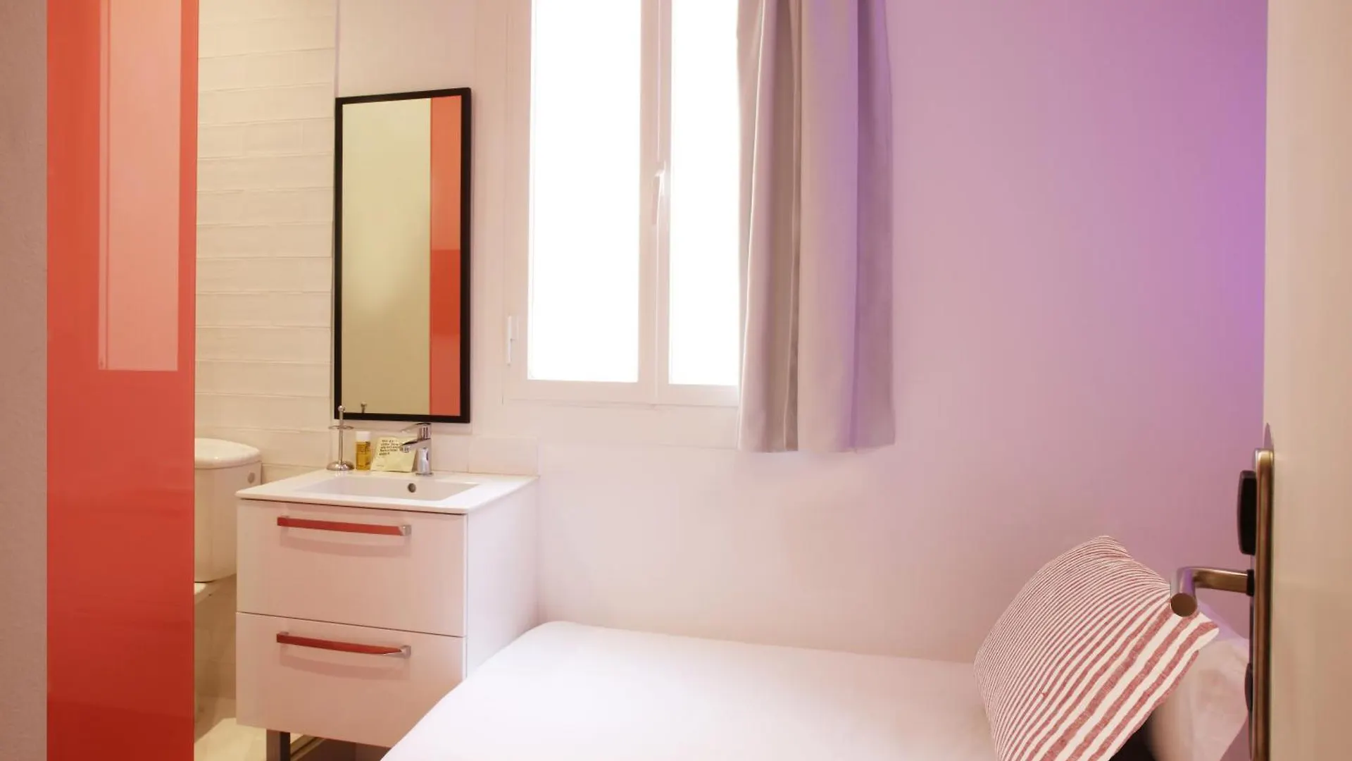 Chic & Basic Tallers Hostal Barcelona 2*,  Spanien