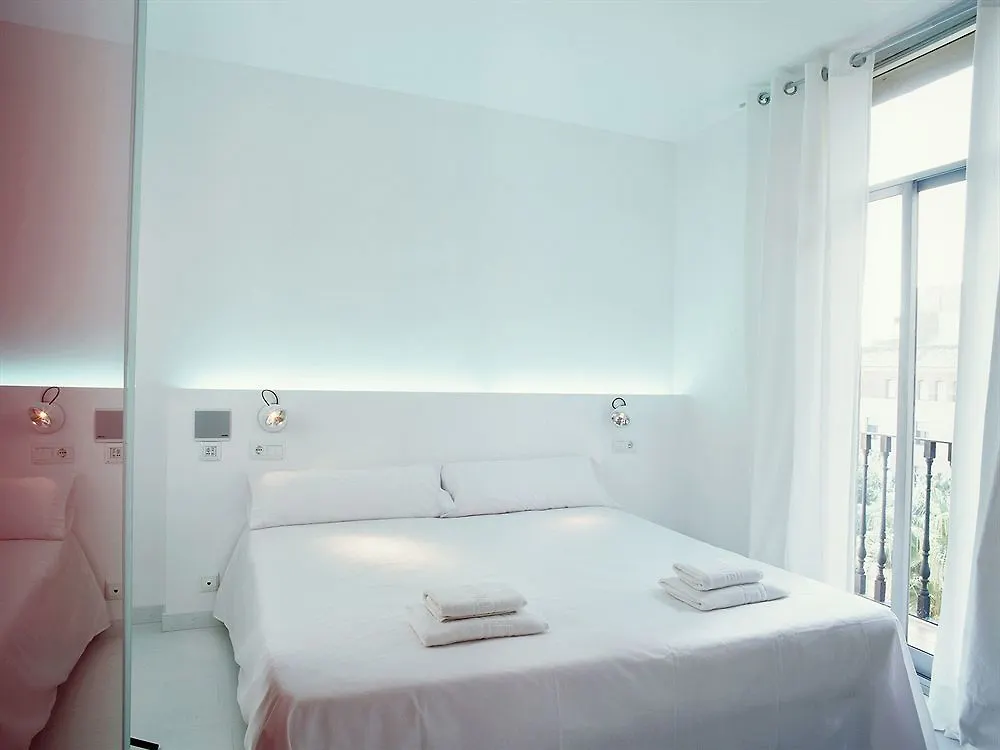 Chic & Basic Tallers Hostal Barcelona