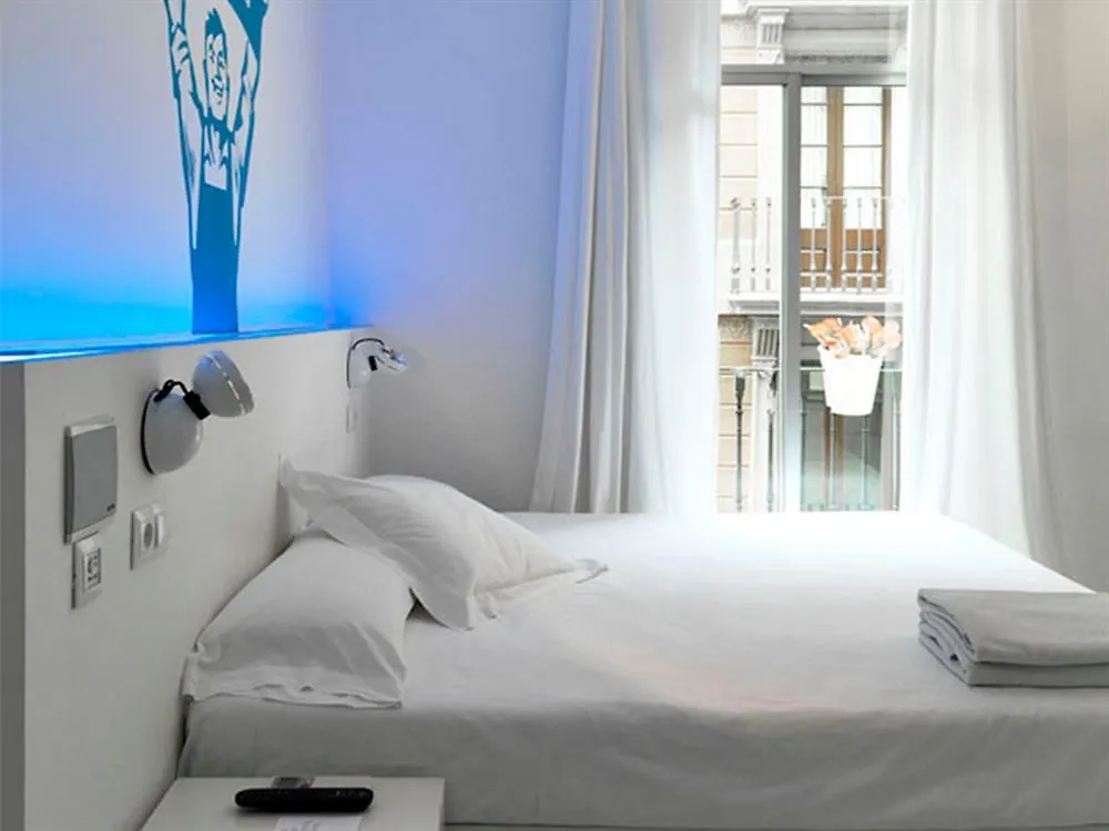 Chic & Basic Tallers Hostal Barcelona