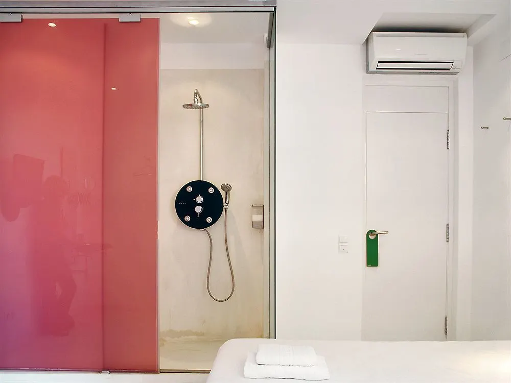 Chic & Basic Tallers Hostal Barcelona 2*,